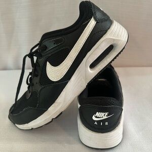 Nike Women’s Black and White Athletic Shoes, size 8.5